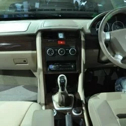 tata-safari-strome-beige-dashboard